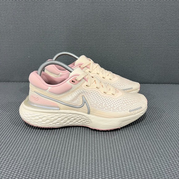 Nike ZoomX Invincible Run Flyknit Guava Ice Pink Womens 8 Athletic Running Shoe - Picture 1 of 9